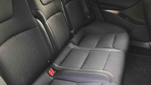 Tesla Model S med Lydinngang