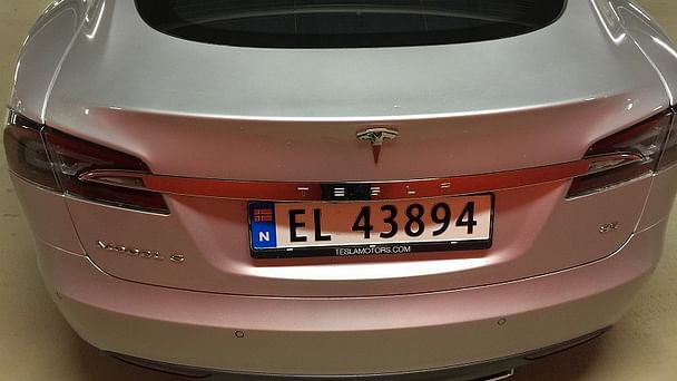Tesla Model S med Lydinngang