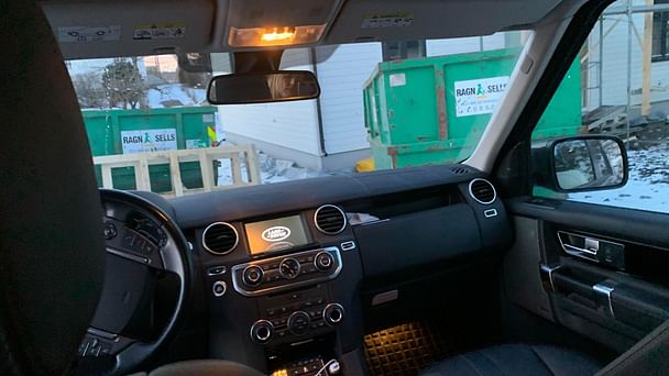 Land-Rover Discovery 4 med Lydinngang