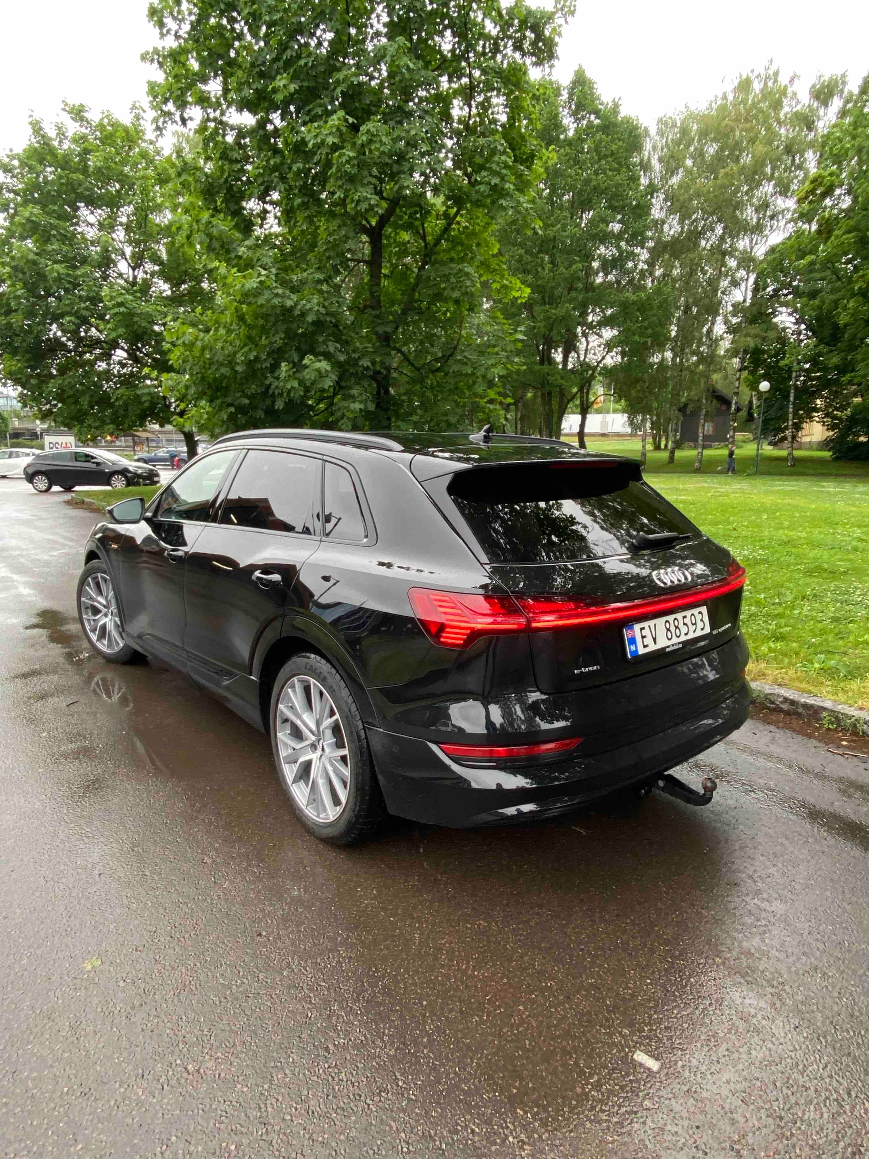 Audi e-tron mit Navigationsgerät