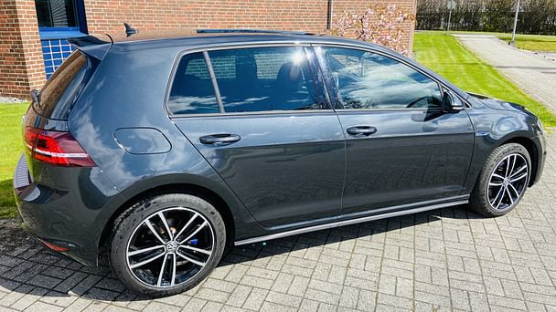 Volkswagen Golf GTE med Skistativ