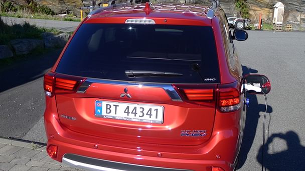 Mitsubishi Outlander med Skistativ
