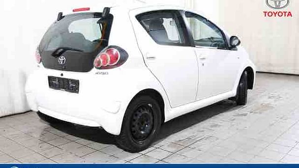 Toyota Aygo med Skistativ