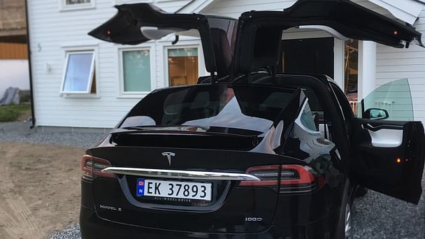 Tesla Model X med GPS