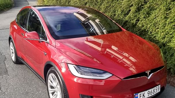 Tesla Model X med GPS