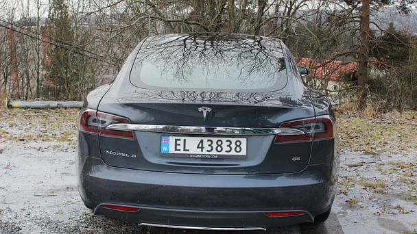 Tesla Model S med Lydinngang