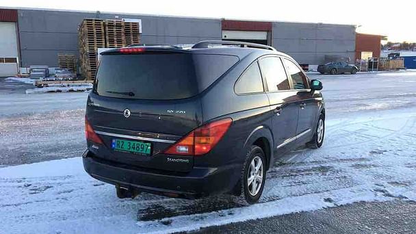 Ssangyong Rodius med Lydinngang