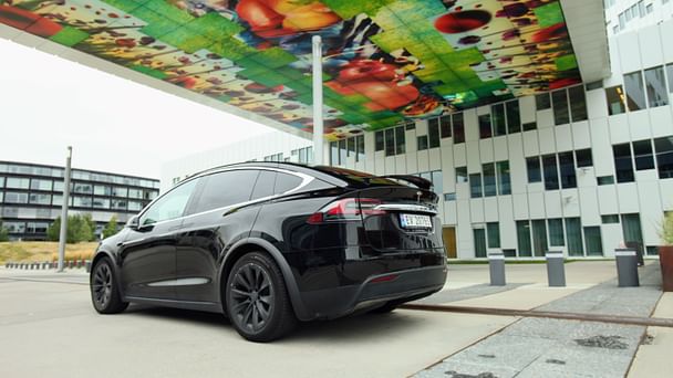 Tesla Model X med GPS