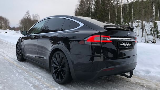 Tesla Model X med GPS