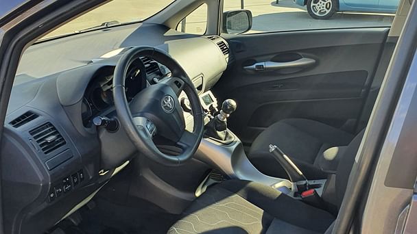Toyota Auris med Skistativ