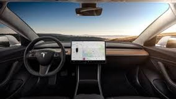 Tesla Model 3 med Lydinngang
