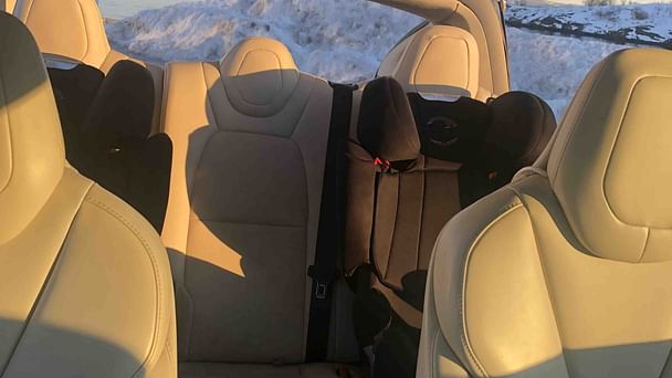 Tesla Model X med Lydinngang