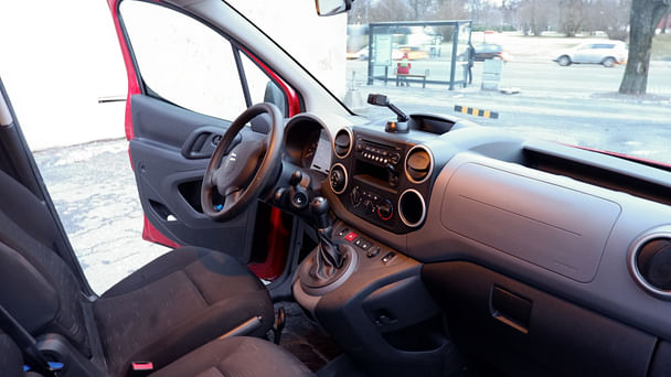 Citroen Berlingo med Skistativ