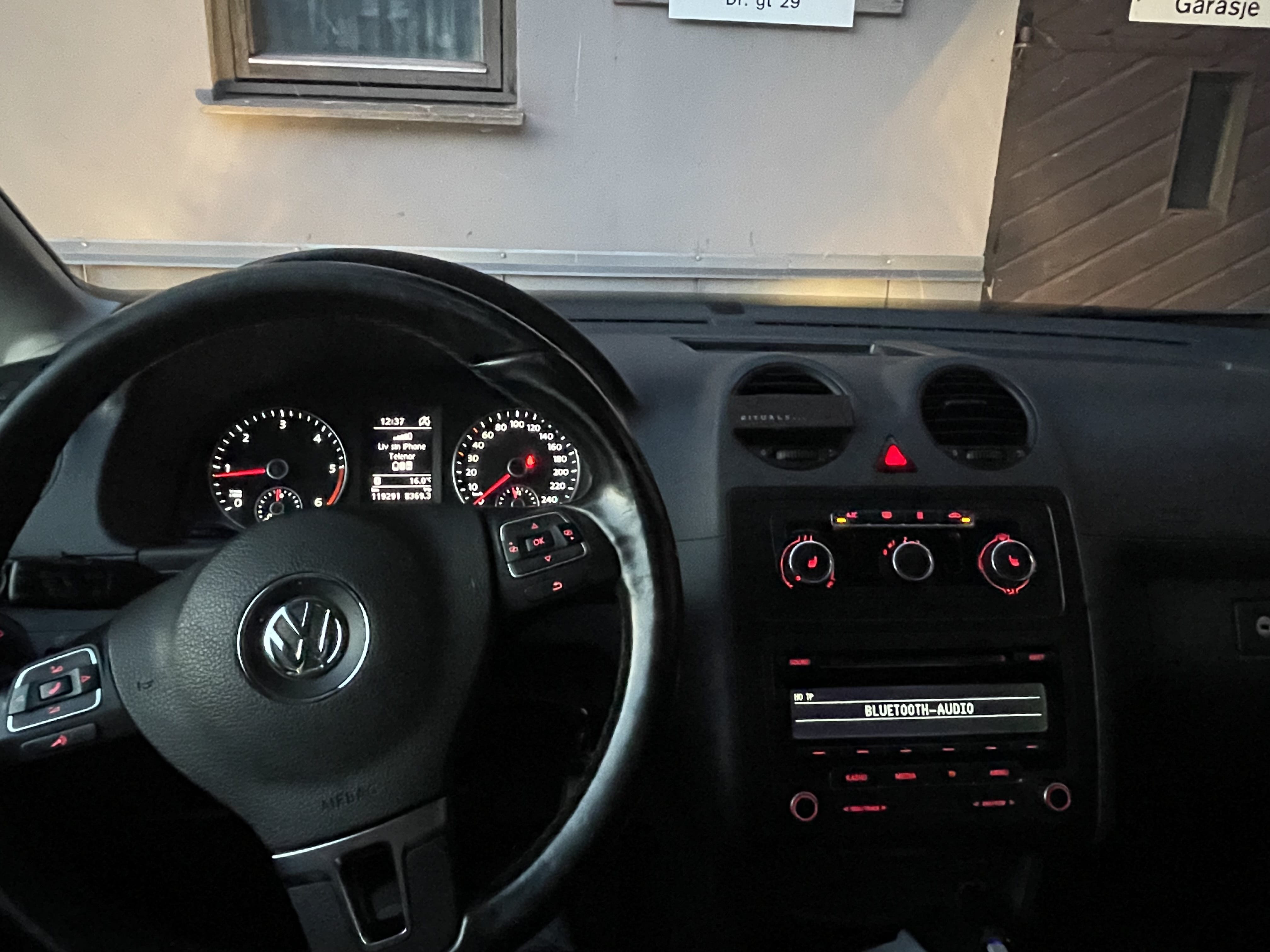 Volkswagen Caddy med Lydinngang
