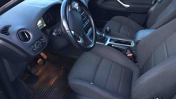 Ford Mondeo SW med Lydinngang