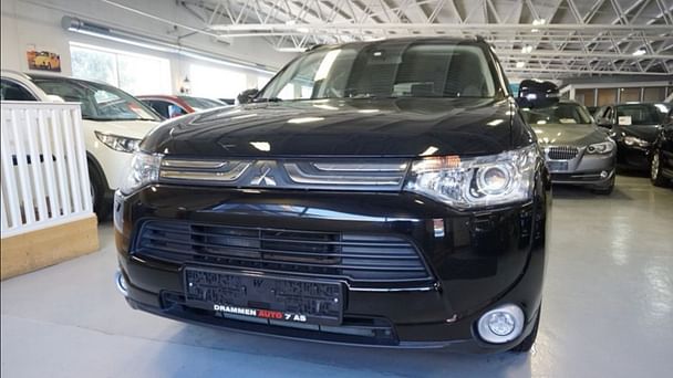 Mitsubishi Outlander med Skistativ