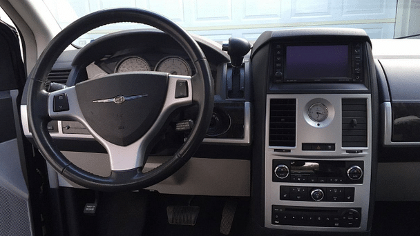 Chrysler Town & Country med Lydinngang