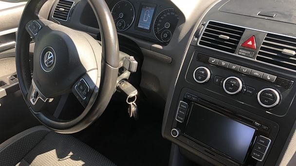 Volkswagen Touran med Lydinngang