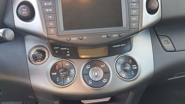 Toyota RAV 4 med Lydinngang