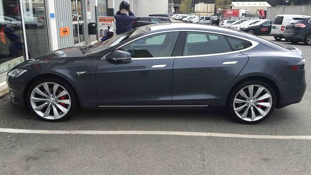 Tesla Model S med Vinterdekk
