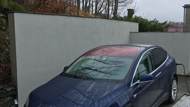 Tesla Model X med GPS