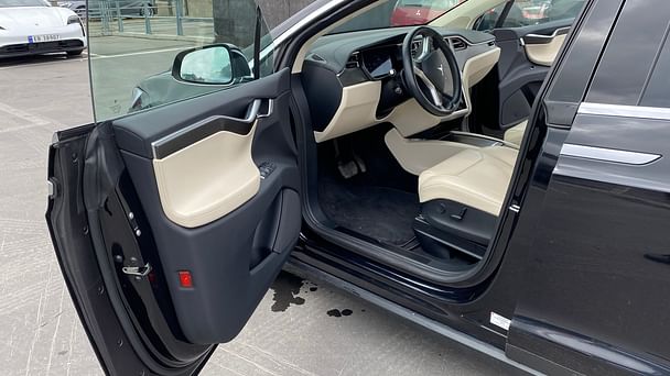 Tesla Model X med Tilhengerfeste