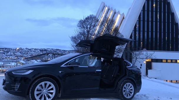 Tesla Model X med Lydinngang