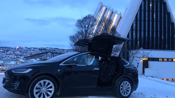 Tesla Model X med Lydinngang