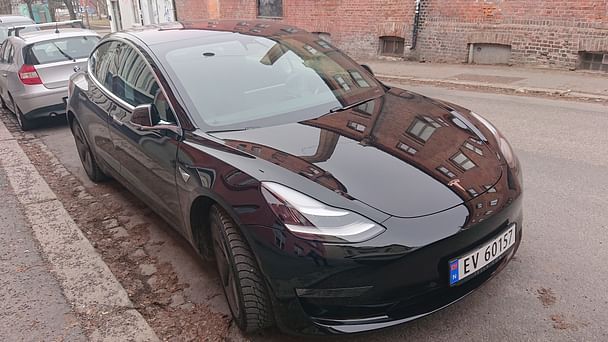 Tesla Model 3 med GPS
