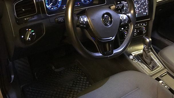 Volkswagen Golf Kombi med Lydinngang