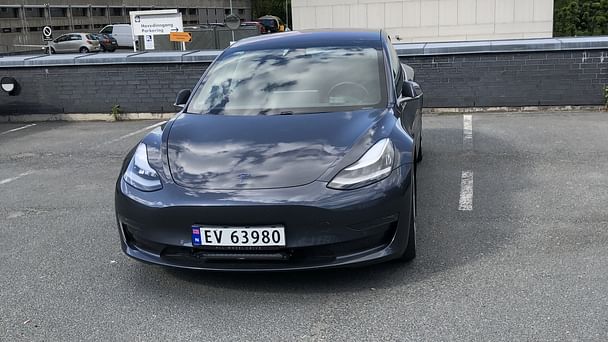 Tesla Model 3 med GPS