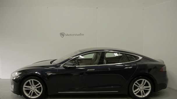 Tesla Model S med Lydinngang
