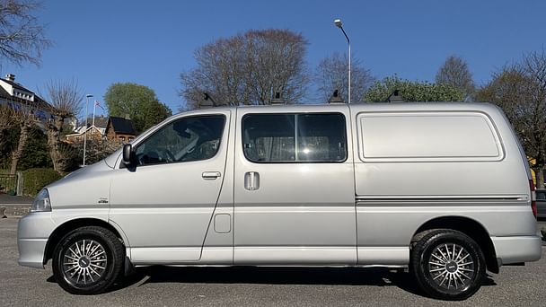 Toyota Hiace Utilitaire med Tilhengerfeste