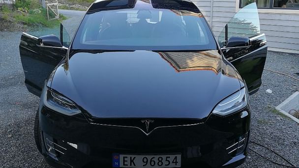 Tesla Model X med GPS