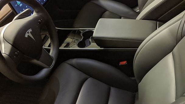 Tesla Model 3 med Lydinngang