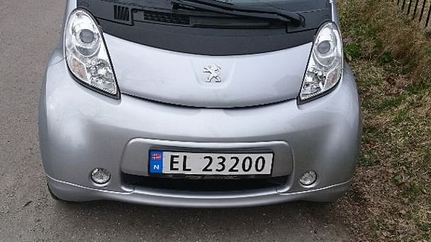 Peugeot iOn med Lydinngang