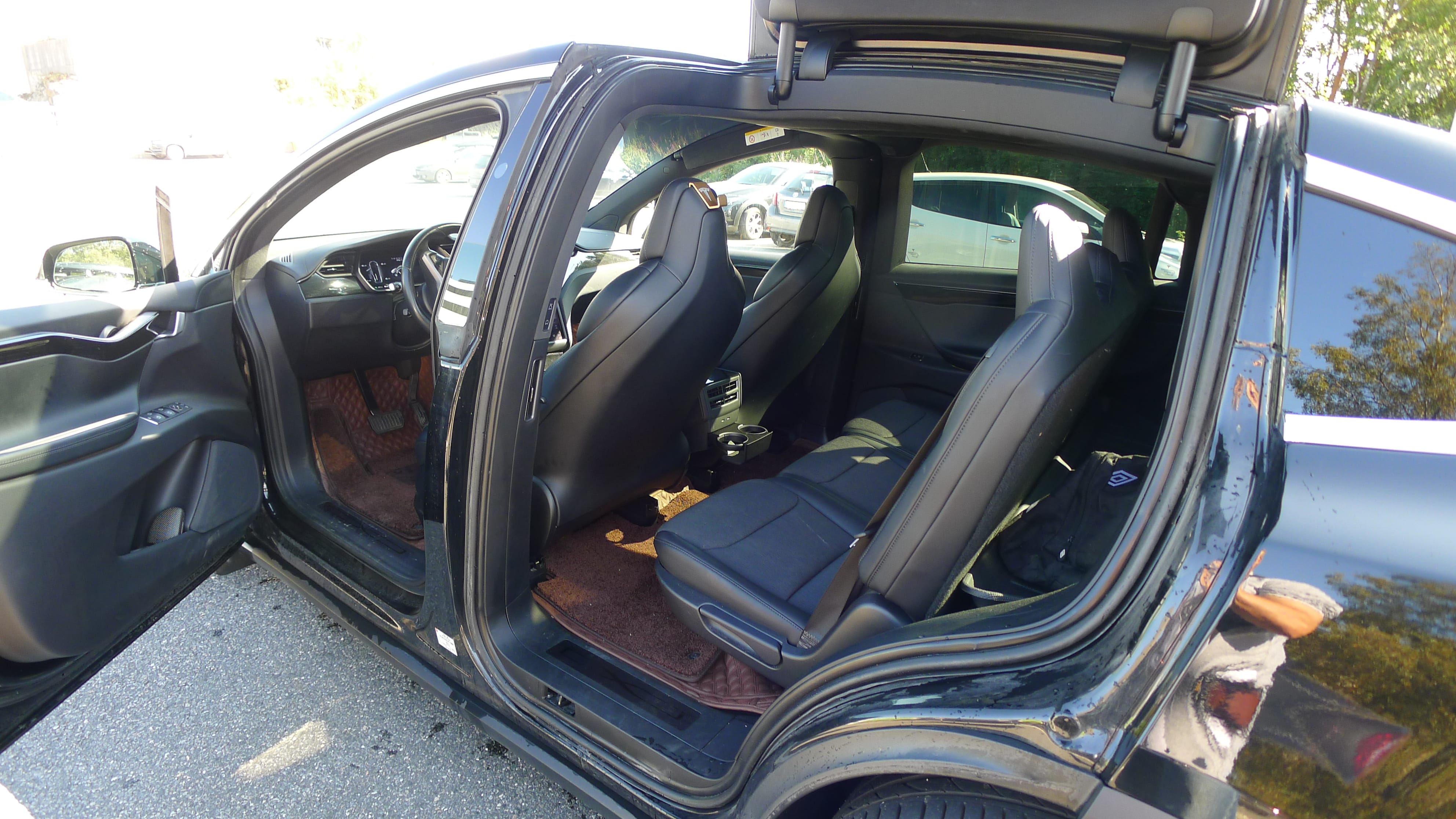 Tesla Model X med GPS