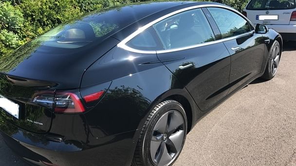Tesla Model 3 med GPS