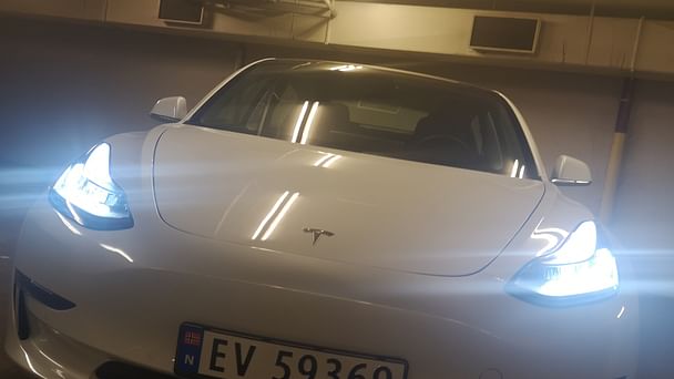 Tesla Model 3 med GPS