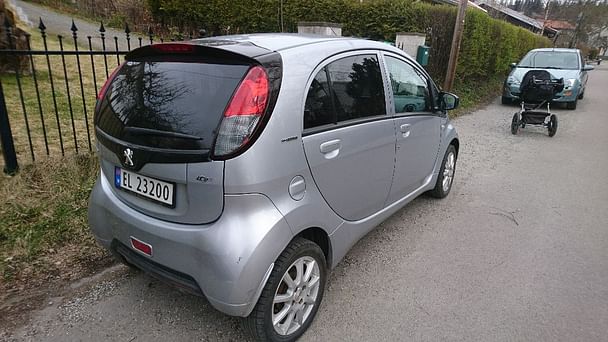 Peugeot iOn