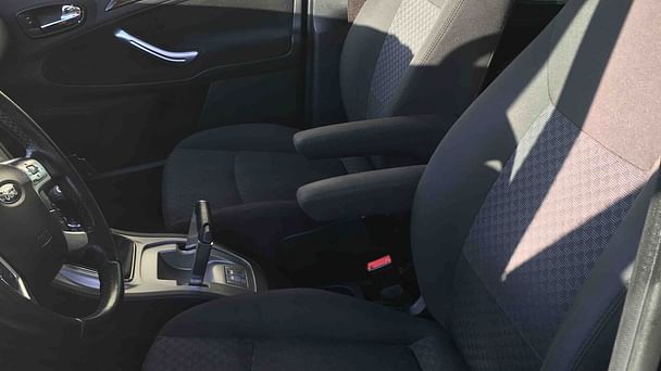 Ford Galaxy med Skistativ