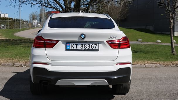 BMW X4 med Lydinngang