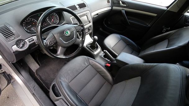 Skoda Octavia Combi med Lydinngang