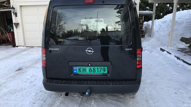 Opel Combo lettkjørt, ryggekamera, DAB, vinterdekk, tilhengerfeste, takstativ, godt vedlikeholdt med Tilhengerfeste
