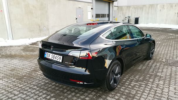 Tesla Model 3 med GPS