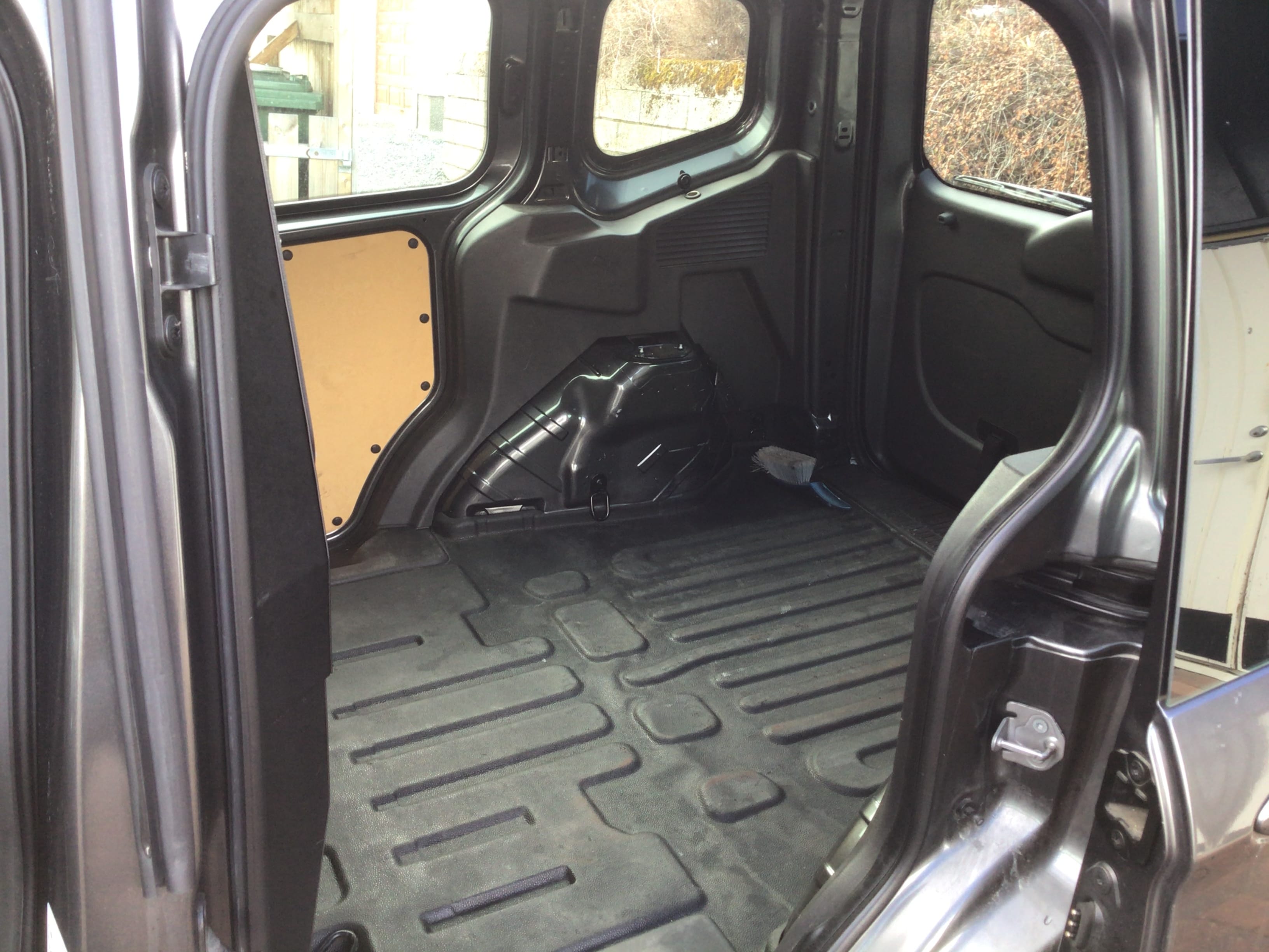 Ford Transit Courier Varebil med Skistativ