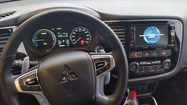 Mitsubishi Outlander med Lydinngang