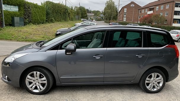 Peugeot 5008 med GPS