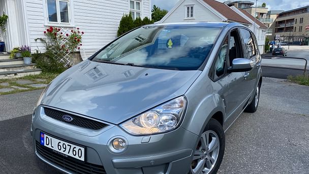 Ford S-Max med Vinterdekk