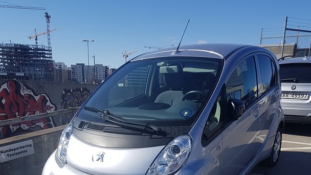 Peugeot iOn med Lydinngang